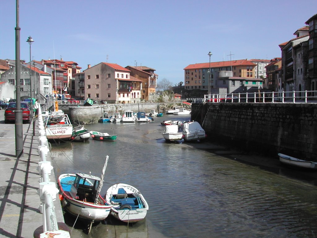 LLanes (Asturias) by karmarx