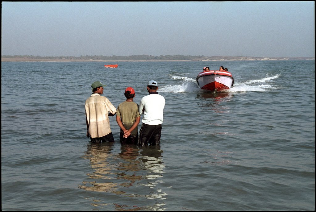 "Incredible India" - At Nagao Beach, Diu by zwetkoff