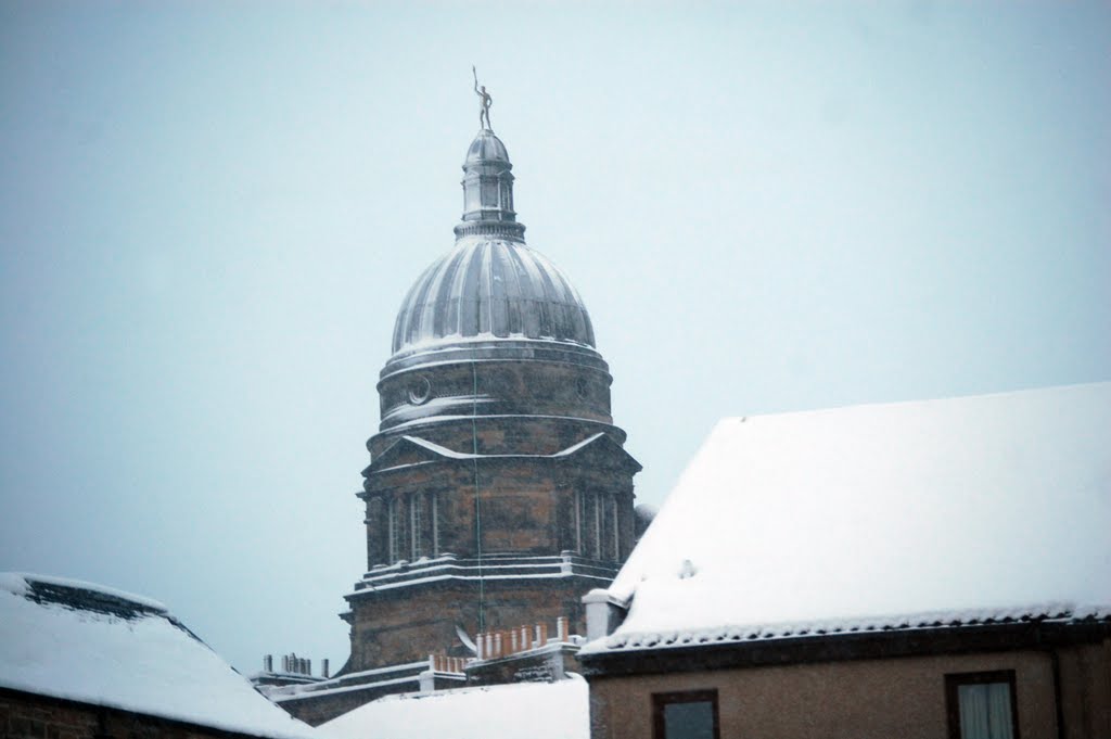 Snowy day in Edinburgh by DCK