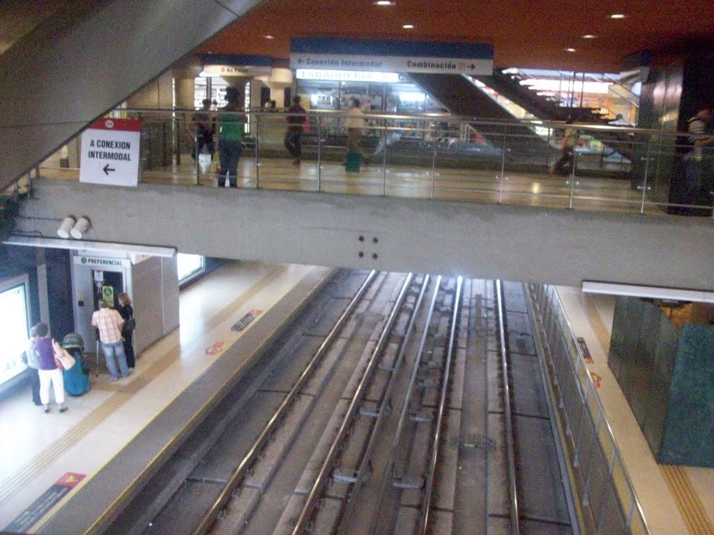 Estación La Cisterna de la línea 4A. La Cisterna Santiago by Ignacio Paredes