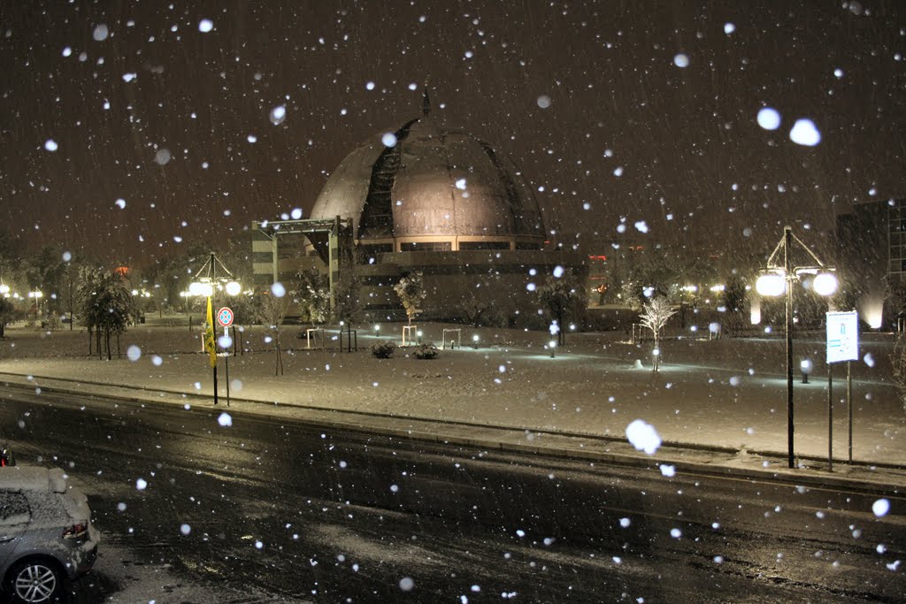 La Cattedrale di San Carlo Borromeo di sera sotto la neve by Marco Linori