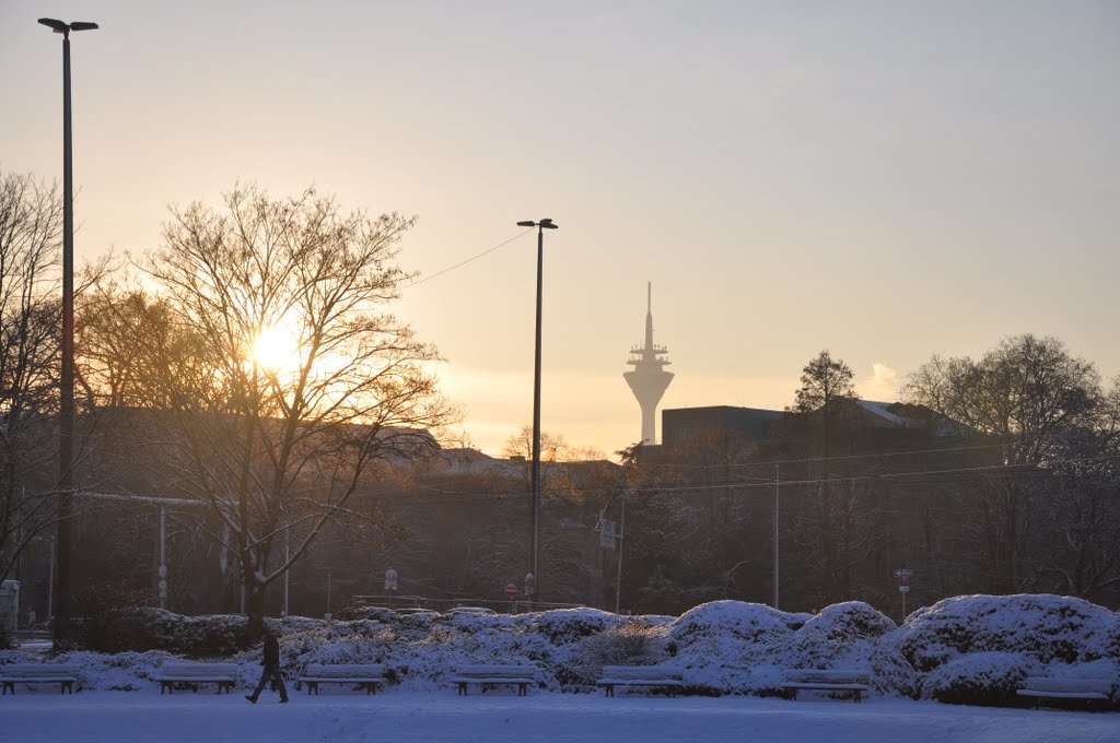 Blick auf den Rheinturm by Marcus DUS