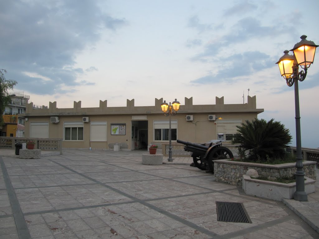 Piazza Giovanni XXIII and the Municipio by Willem Nabuurs