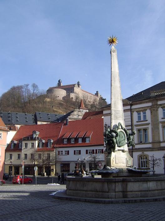 Kulmbach Blick vom Marktplatz zur Plassenburg by hubi1802