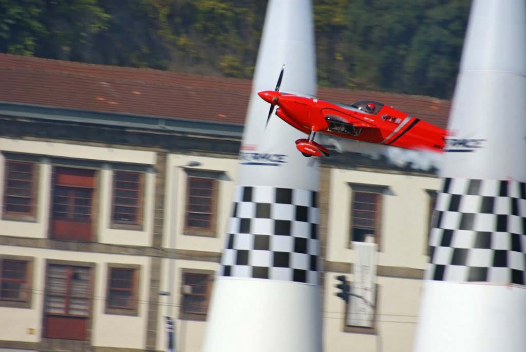 Red Bull Air Race 2009 by Fernando Oliveira