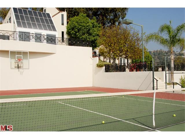 Tennis court in Los Angeles by HD5