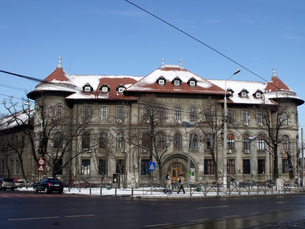 Colegiul Național Gheorghe Sincai, o clădire veche foarte frumoasă, 18.12.2010 by MihaiV74