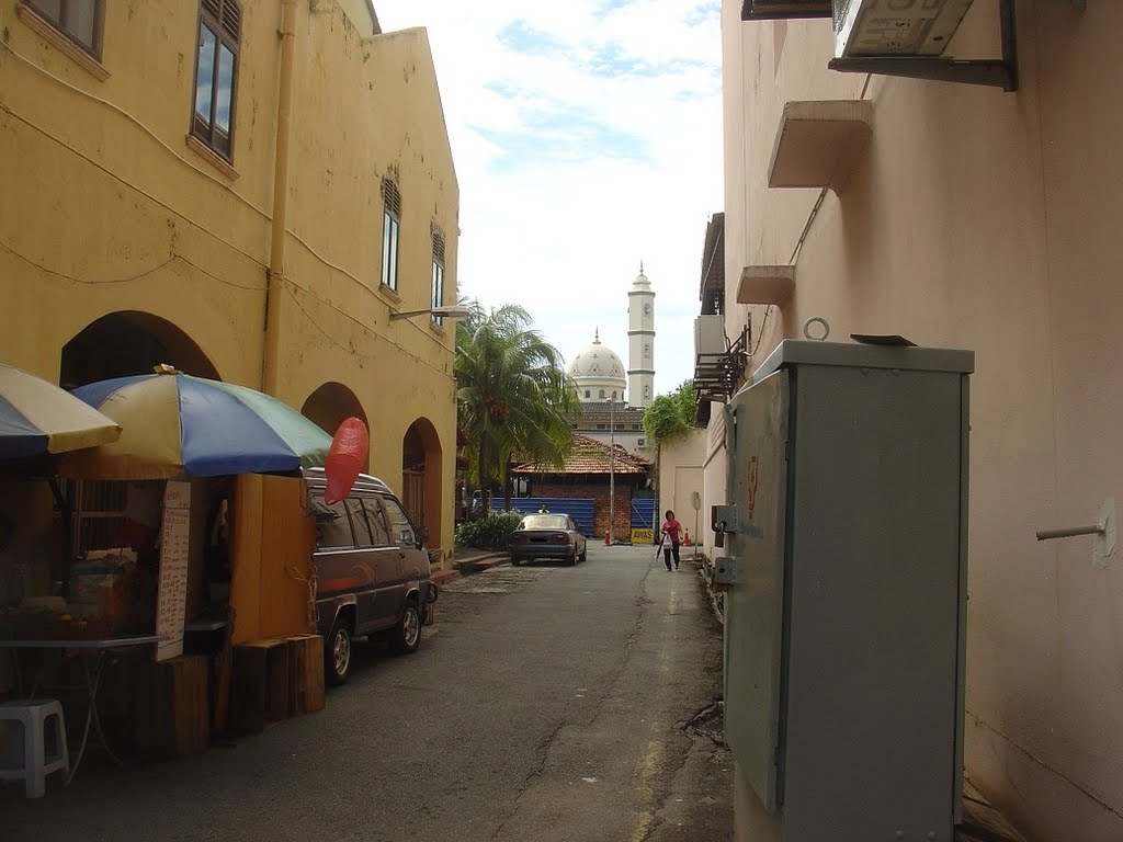 Side street off Jalan Bandahara - Malacca Town, Melaka, Malaysia by Paul HART