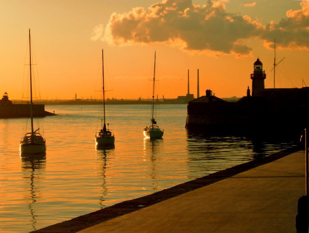 Lighthouse - Dun Laoghaire by Jana 