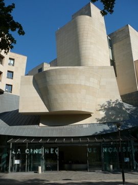 L'architecture déstructurée de la Maison du Cinéma, ancien centre culturel americain by zagreus