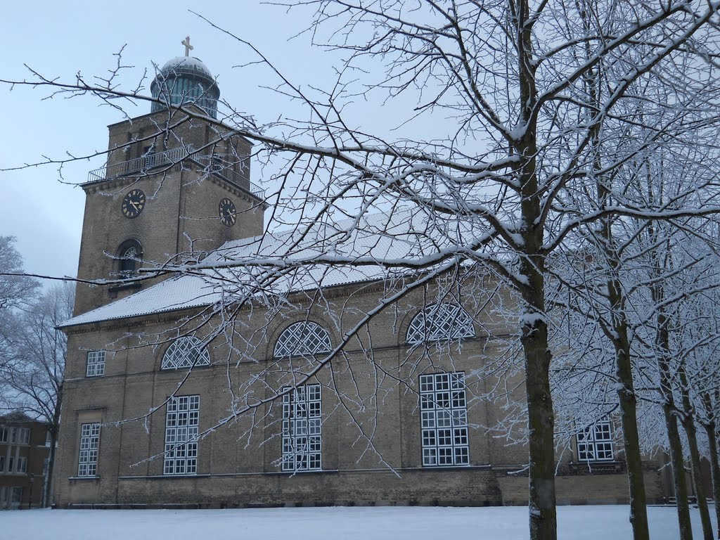 Vicelinkirche im Schnee by jocane