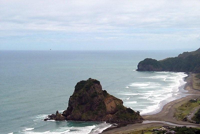 Lion Rock Piha by scdbiker