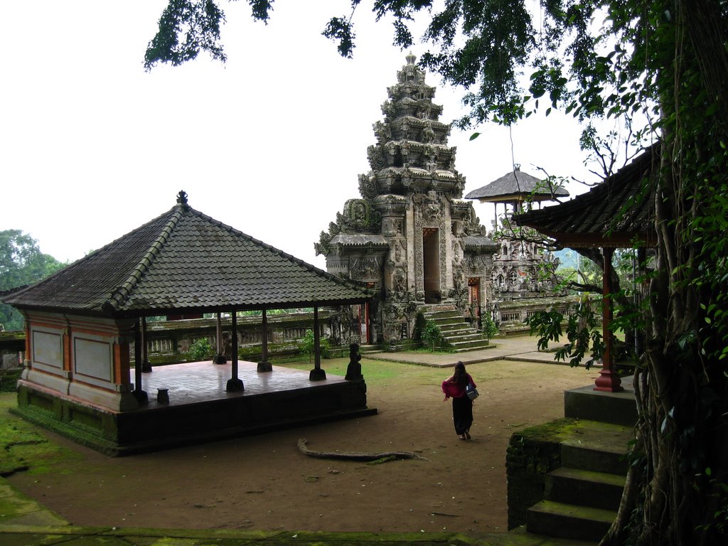 Bangli temple by b00002064