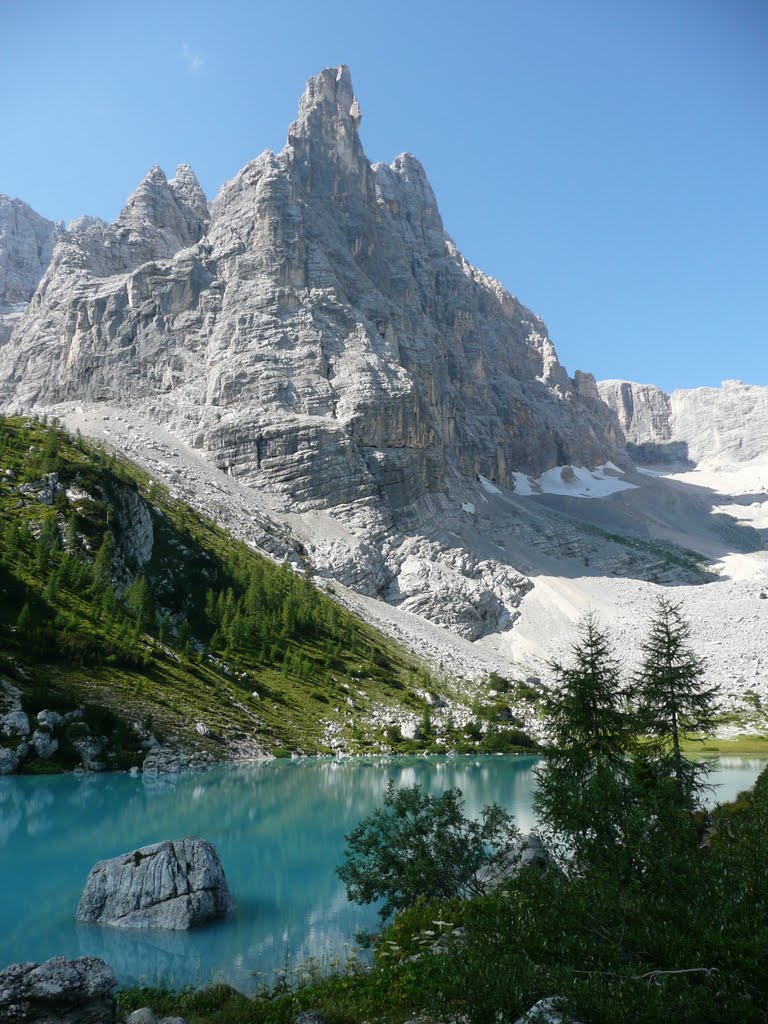 Mountain lake "El Sorapis" by Gilbert Issanchou