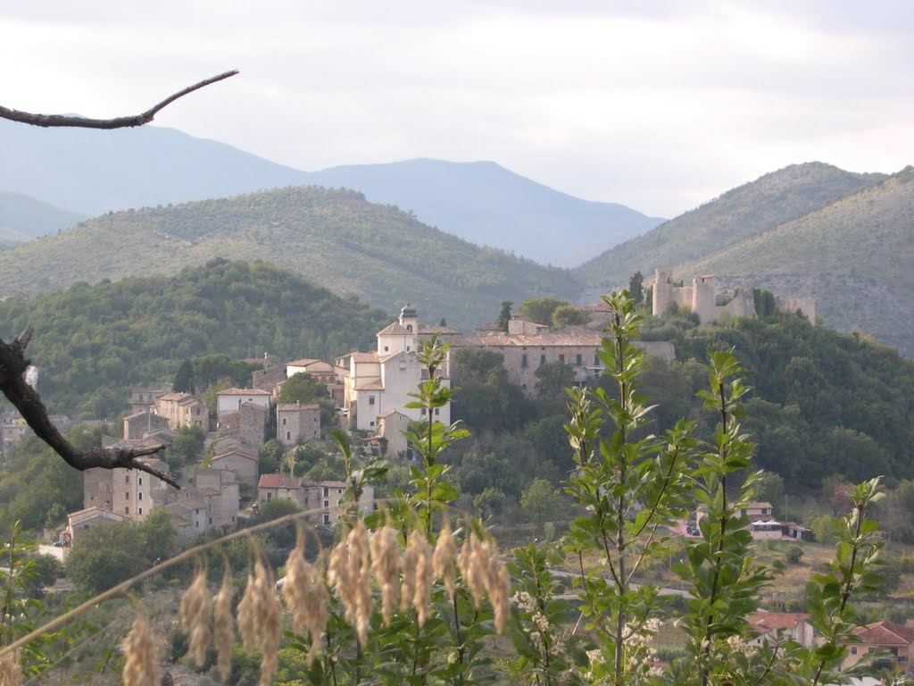 Pico in tutta la sua bellezza: il Castello e la chiesa di S. Antonino by valerio95