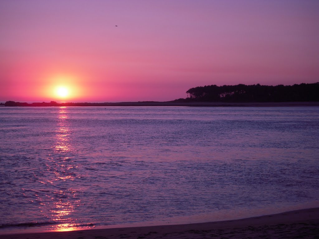 Desembocadura del Miño desde Caminha. Julio 2010. Puesta de sol by Paqui y Lucas