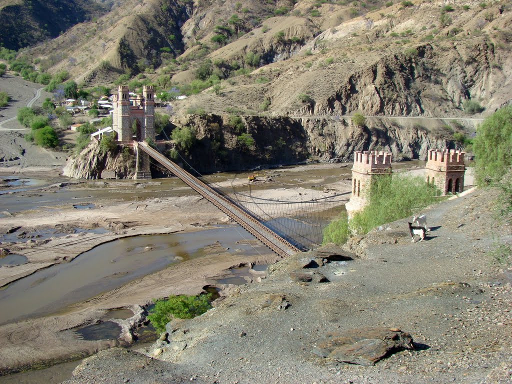 Vieux pont suspendu sur le Rio Pilcomayo (alt 2258 m) by frédéric429