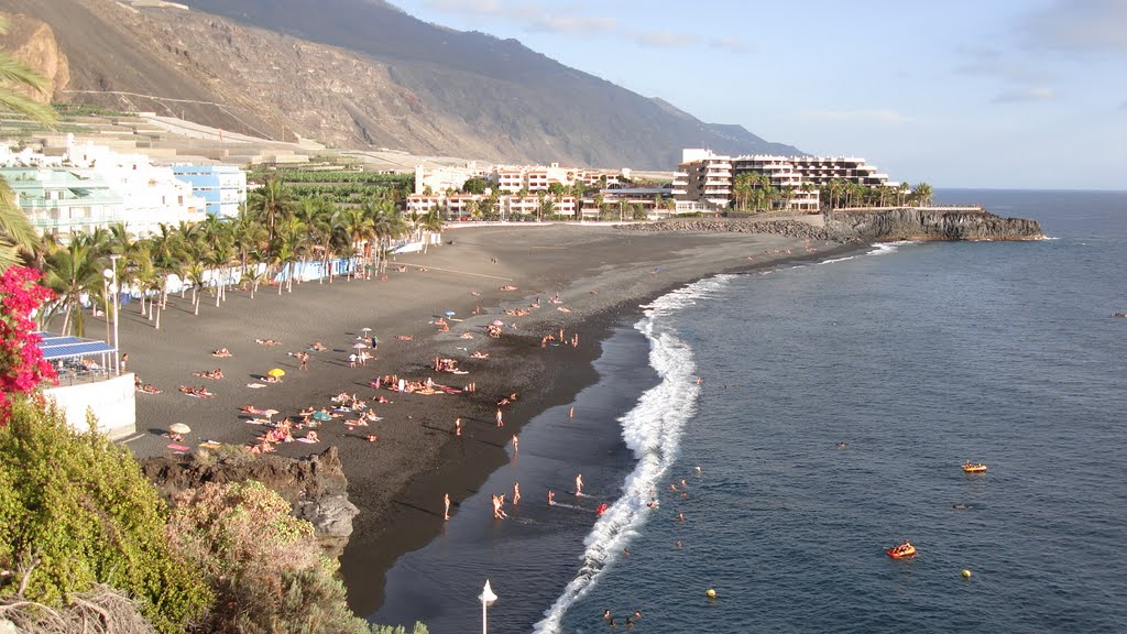 Playa Puerto Naos La Palma by Joaquin Tp