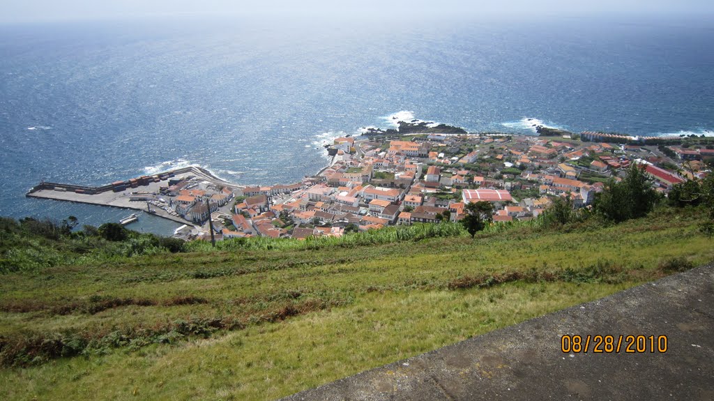 Vila de Velas,ilha de Sao Jorge ,Acores,lado sul da ilha,foto tirada entre a Piedade e a estrada nacional . by Herbert Terra