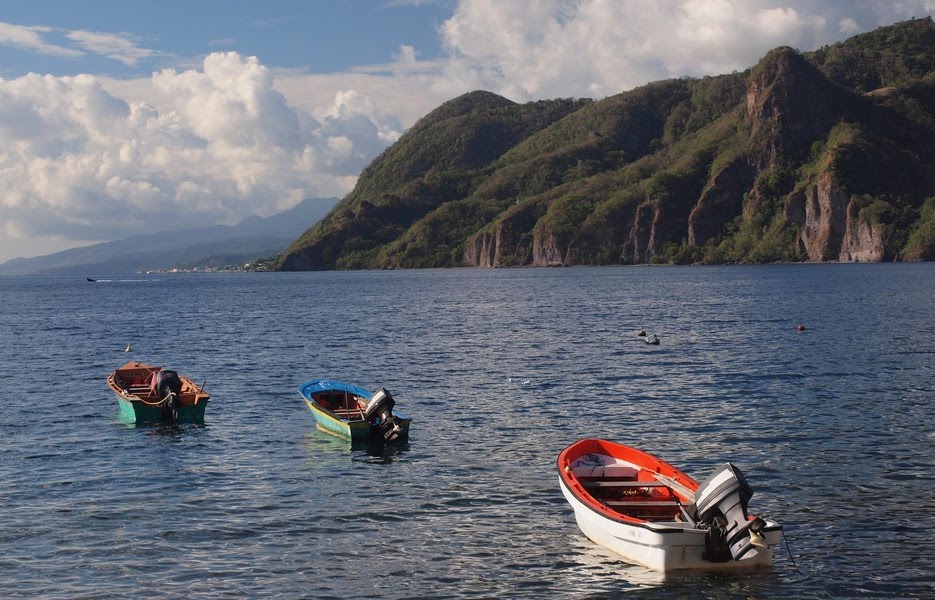 Barques de pêche dans Soufrière Bay by planetair