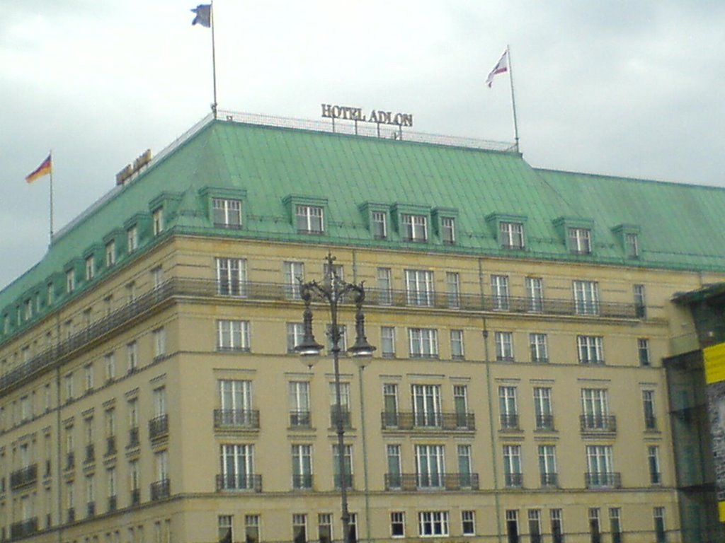 Hotel Adlon in Berlin am 16.05.2007 by Daniel Schütt