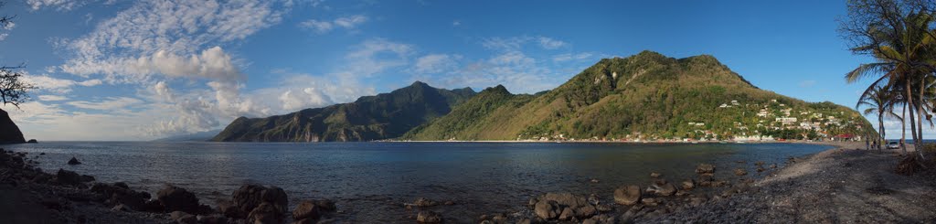 Panorama sur la baie Soufriere depuis Pointe-Michel by planetair