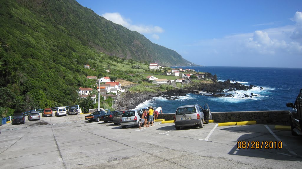 Faja das Almas,lado sul da ilha de Sao Jorge,Acores . by Herbert Terra