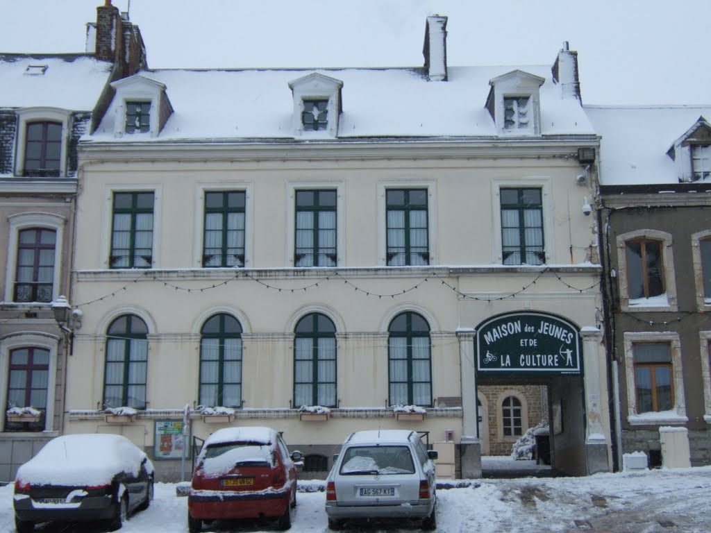 La Maison des jeunes et de la Culture, ancien relais de poste aux chevaux by joel.herbez