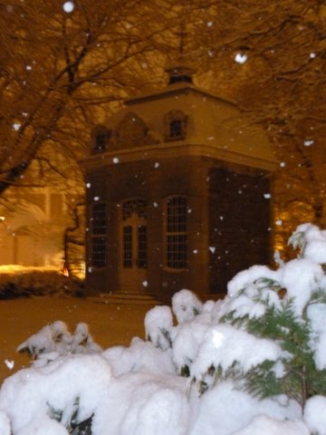 Der Couven-Pavillon im Schnee by Ralf Houven