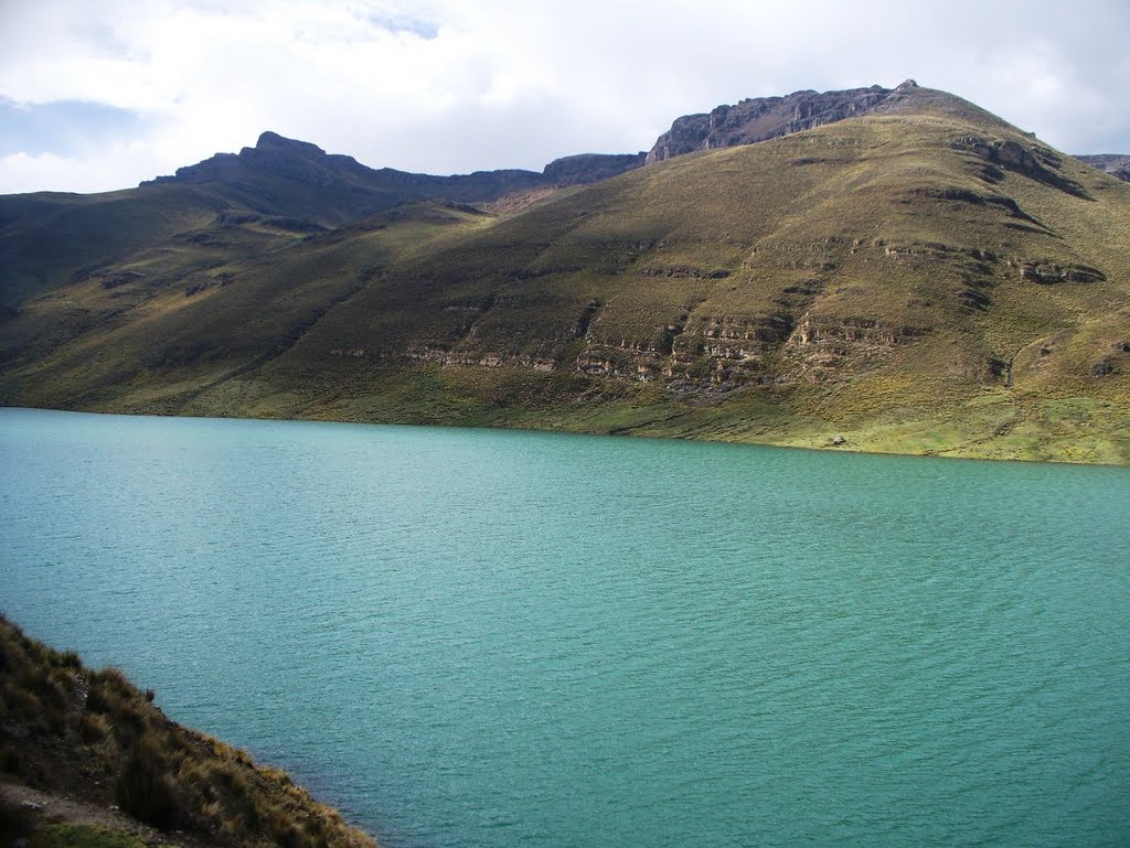 Laguna Huascacocha, Junín by Eliot Ríos