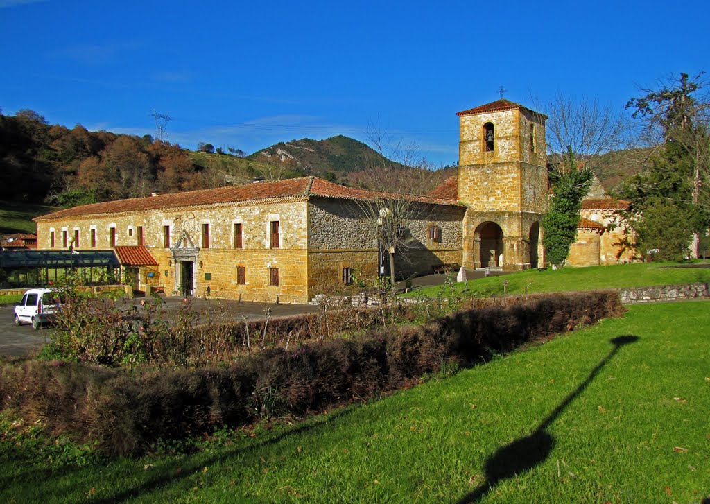 Monasterio Románico de San Pedro de Villanueva, Cangas de Onís. Principado de Asturias. by Valentin Enrique Fer…