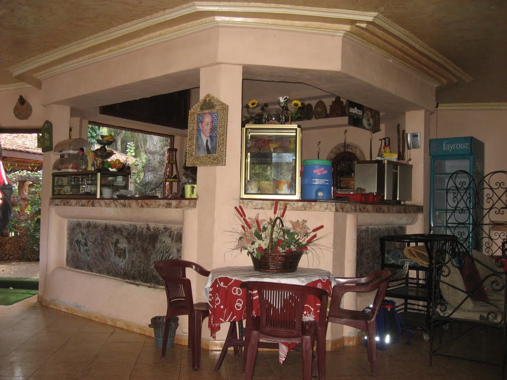 Restaurante-Cafetería-Jardín en Taforalt (interior salón) by Marruecos Aventura