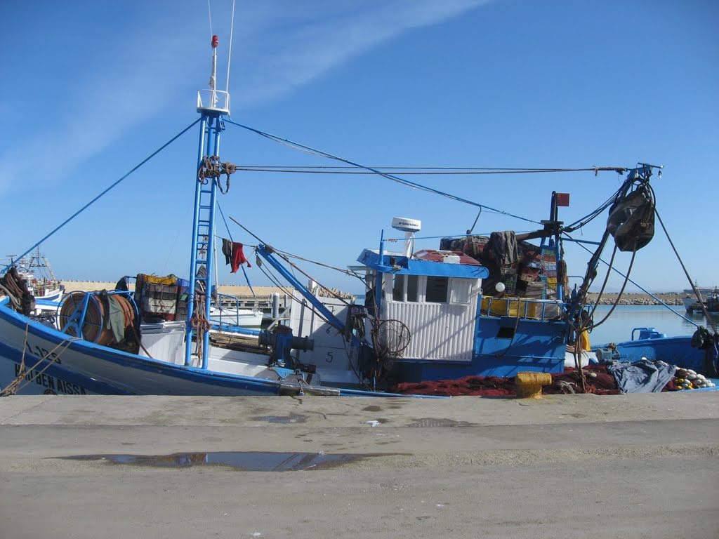 Barco pesquero atracado en Cabo de Agua by Marruecos Aventura