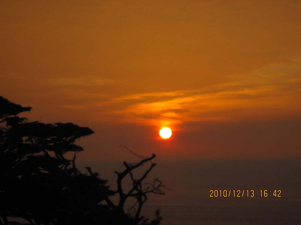 2010-12-13: Sunset at Land's End by Roland_Longbow