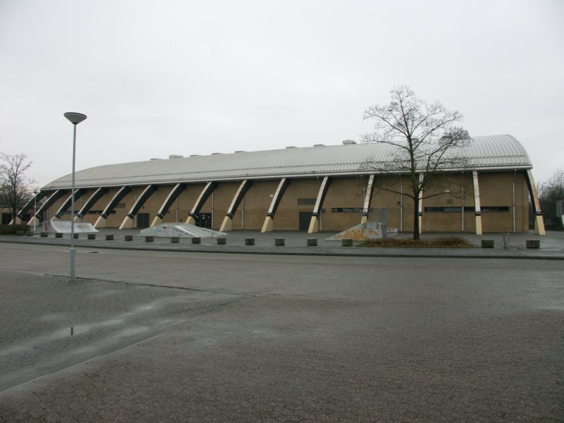 Eissporthalle Reuschenberg by Harry Meschke