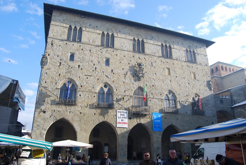 Pistoia per Sakinet, sul Palazzo Comunale by stefano.incerpi