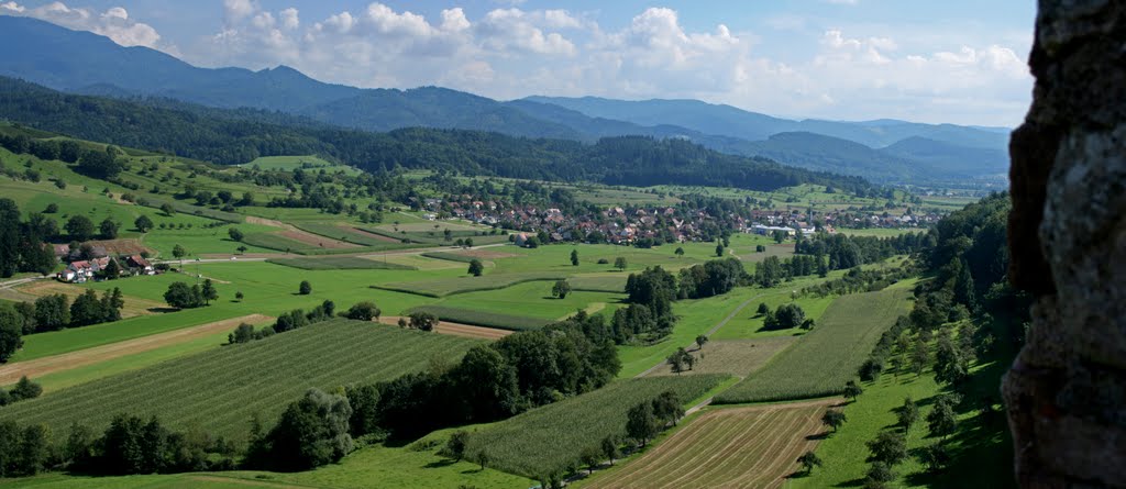 Burgruine Hochburg, blickrichtung Sexau by dbuehler