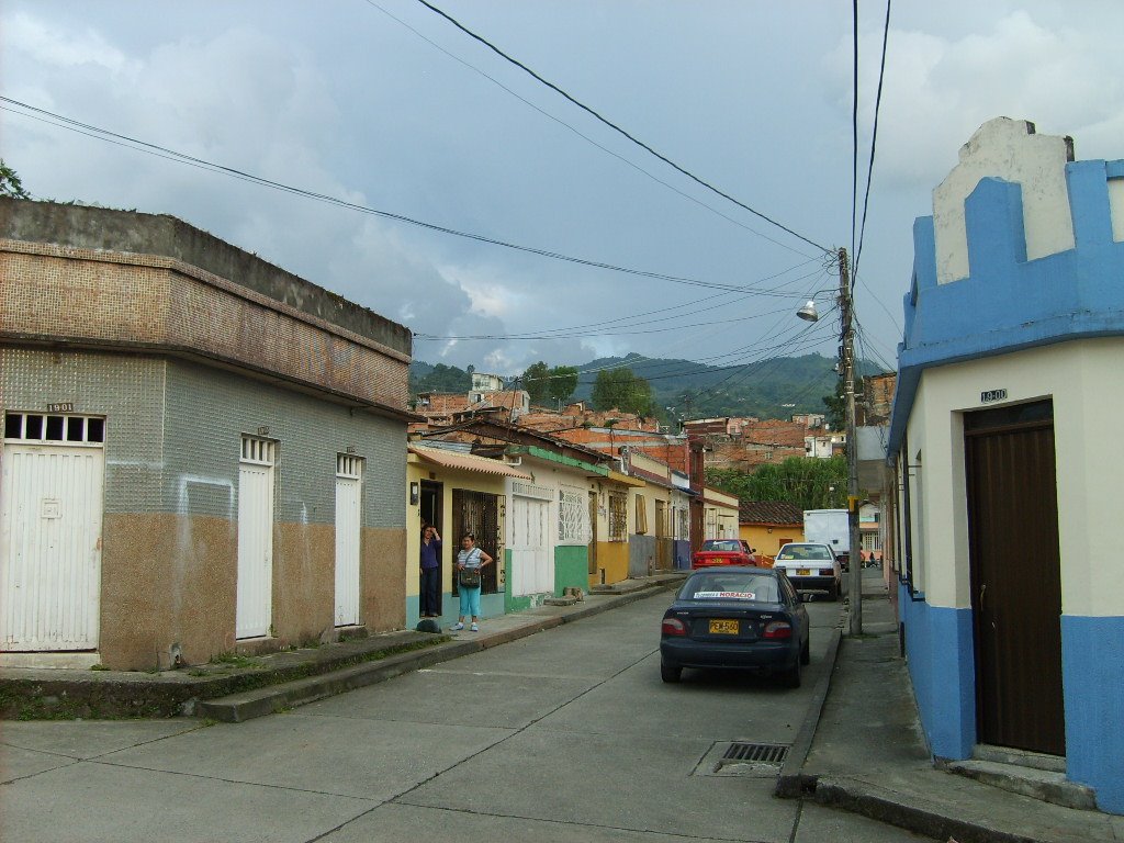 Calle 66 entre carreras 19 y 20 Barrio la capilla by Pablo Andrés Naranjo…