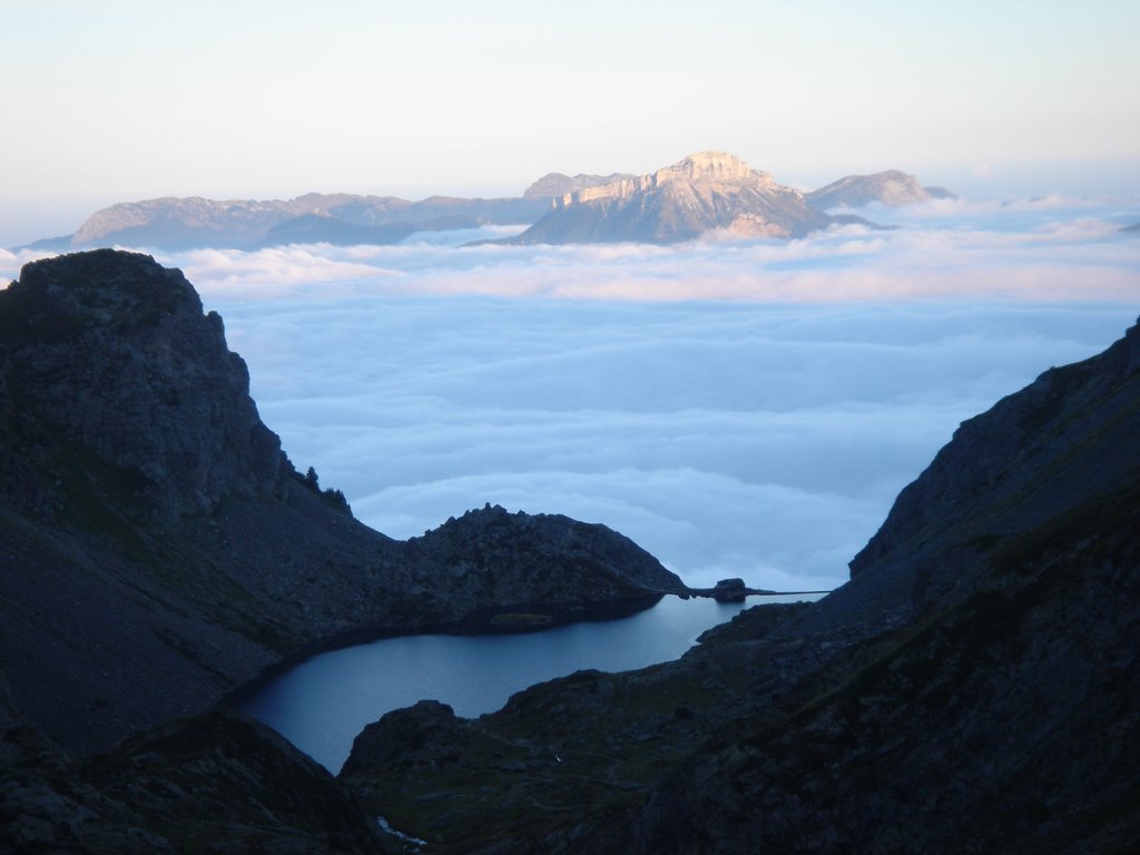 Petit matin avec mer de nuages by Catv