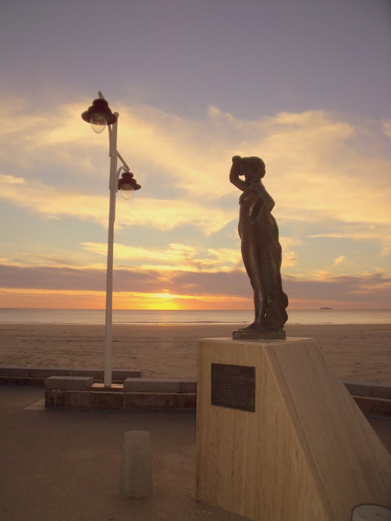 Atardecer en el Paseo Marítimo by Cadizhead