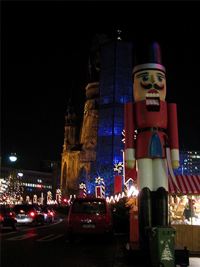 Xmasmarket near Gedächtniskirche by karasensa