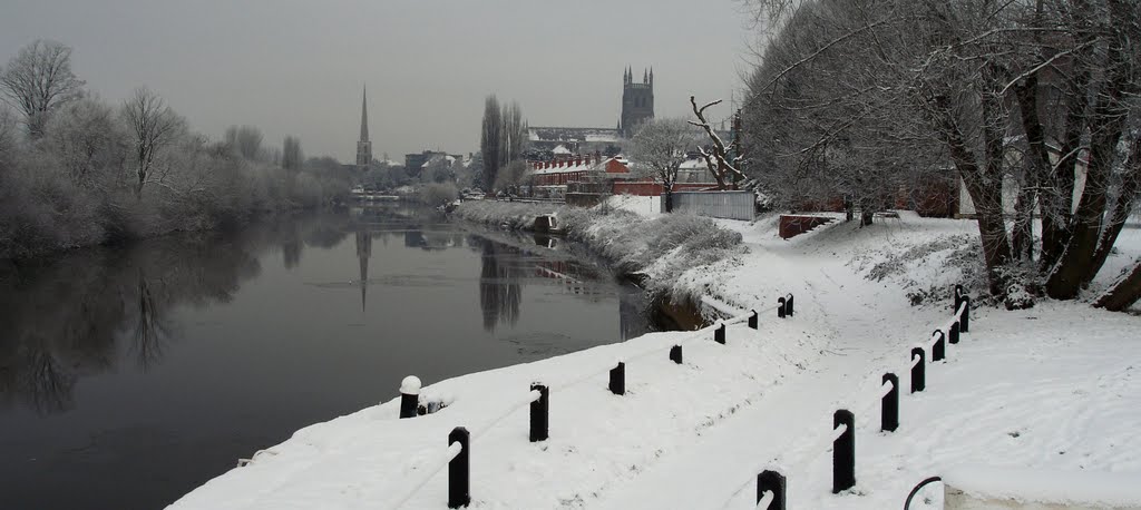 Approaching Worcester on Foot by Diglis Water