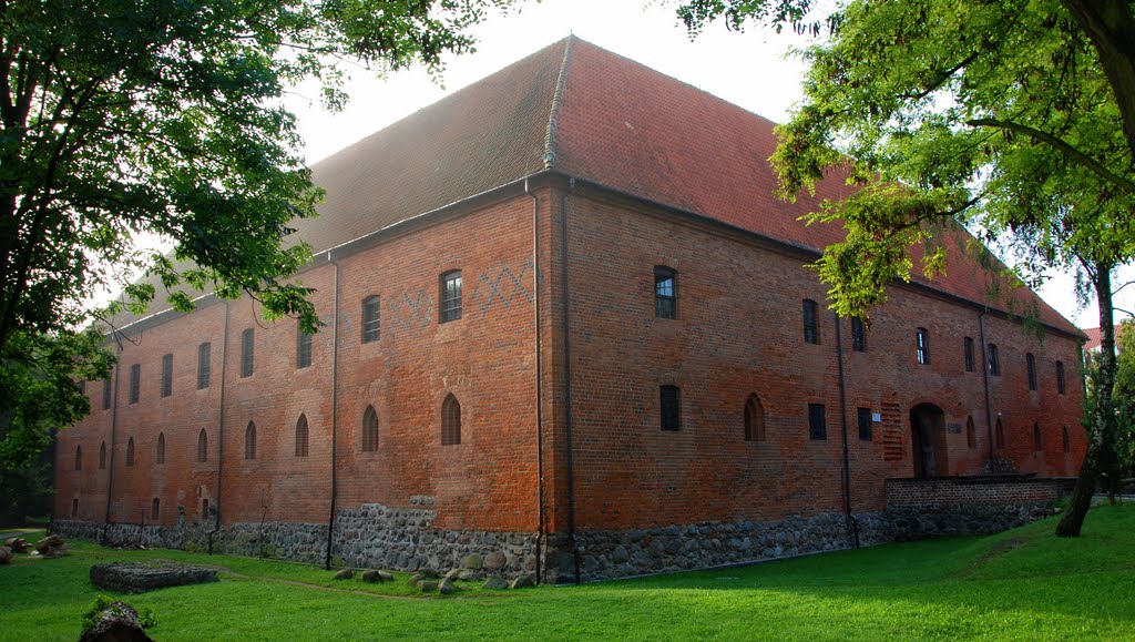 Ostroda castle in old town by Renatorius (Reno)