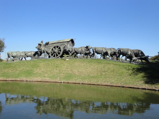 Monumento a Los Pioneros by Francisco Rojas