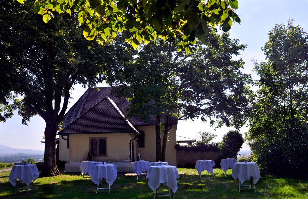 Munzingen. Der einen Hochzeit - der anderen Wartezeit an der Erentrudiskapelle. by ®mene