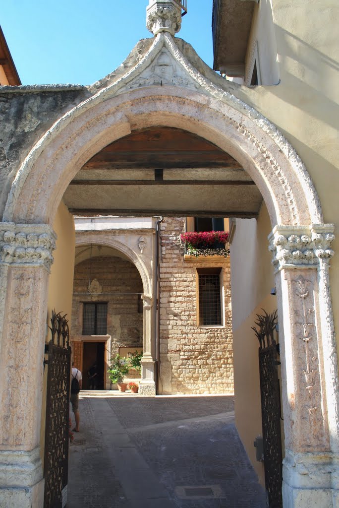 ANTICA CHIESA DI SAN LORENZO, IN CORSO CAVOUR by GIORGIO FIORENTINI