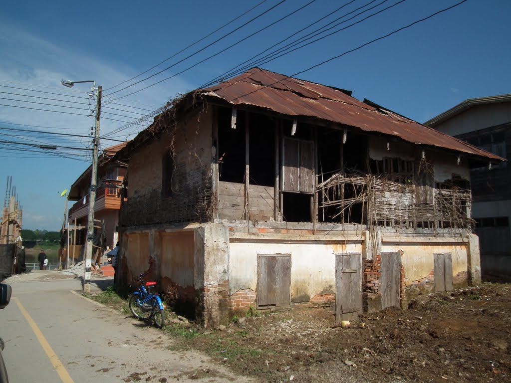 Ruined Building by pr8ngkiet