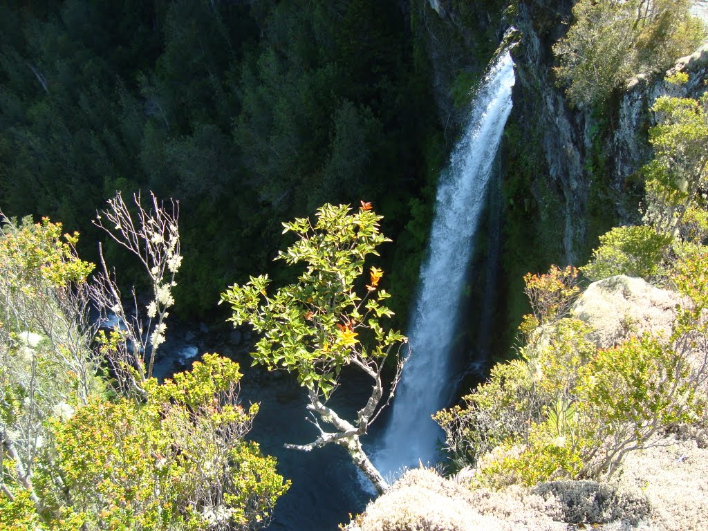 Salto rio blanco desde arriba by verukini