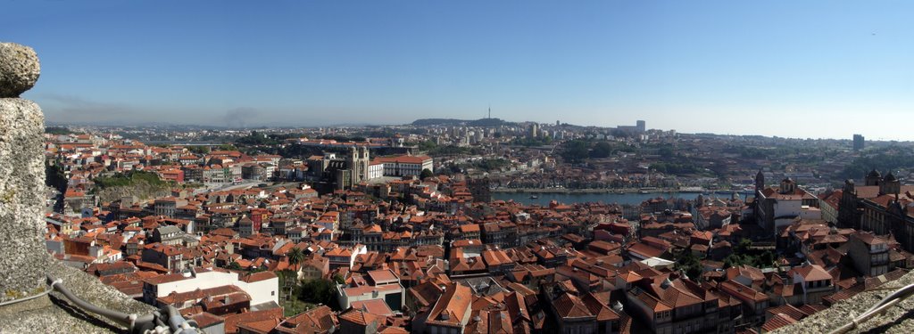 Topo da Torre dos Clérigos (Vista para a Sé e Douro) I by Henrique Wallenstein