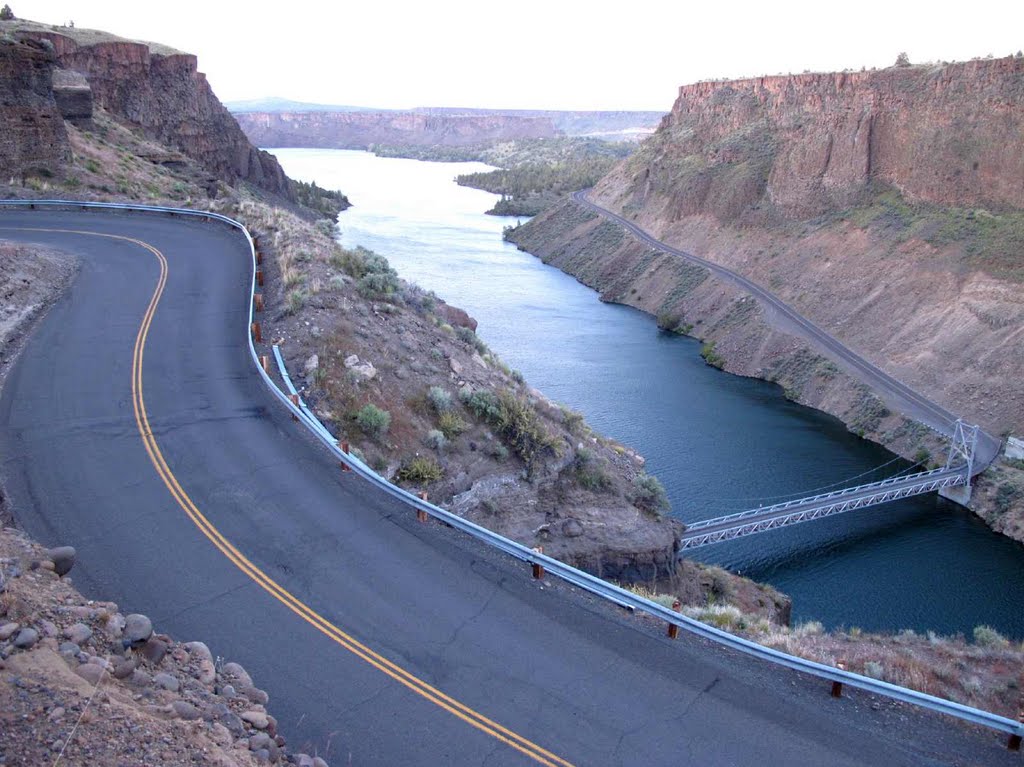 The alluring curves of Billy Chinook by Bend Overall Guidebook